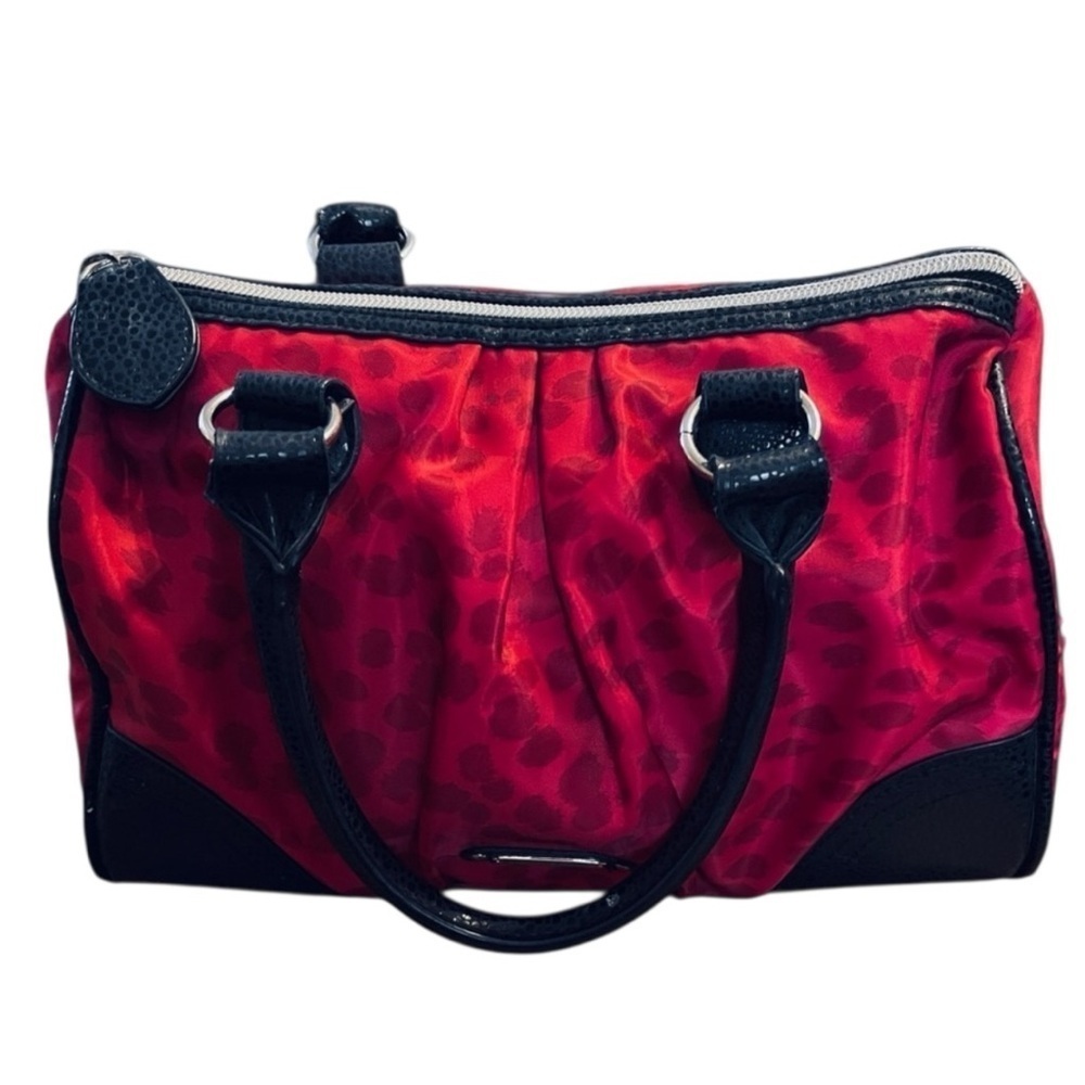 🌼𝐕𝐈𝐂𝐓𝐎𝐑𝐈𝐀  SECRET LEOPARD PRINT 
RED/BLACK HAND BAG